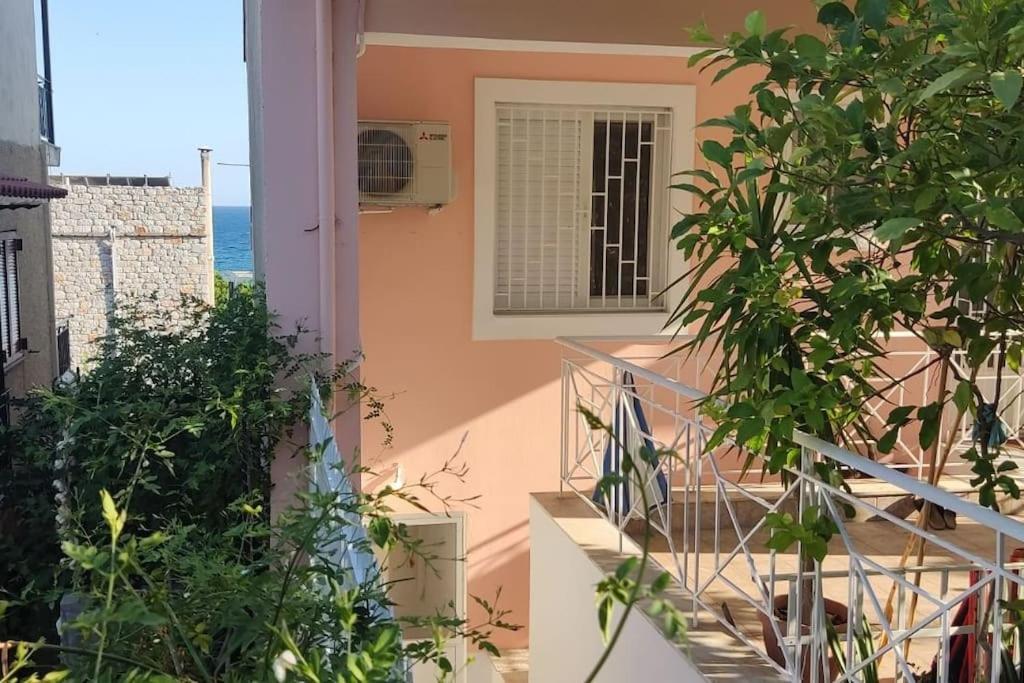 Παραλιακό Διαμέρισμα Με Αυλή Gythio Eksteriør billede