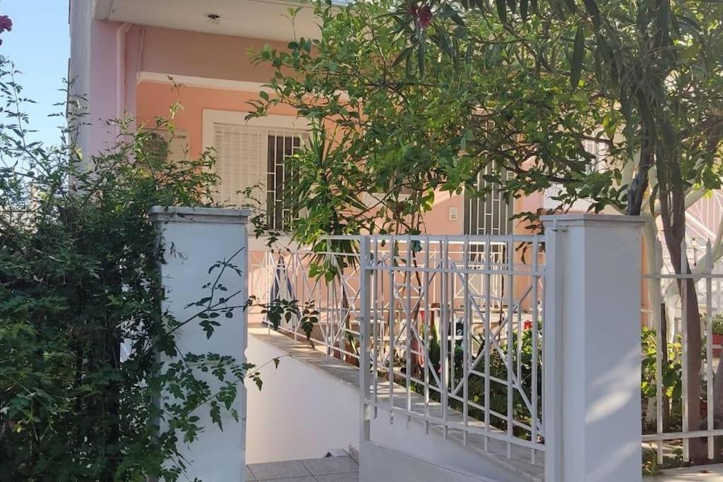 Παραλιακό Διαμέρισμα Με Αυλή Gythio Eksteriør billede